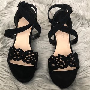 Black wedges